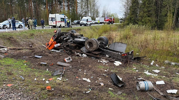 В Тейкове на переезде товарный поезд снес КАМАЗ с пивом